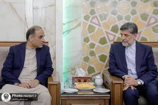 لقاء نائب متولّي العتبة الرضويّة المقدّسة مع السفير الباکستاني الجديد
