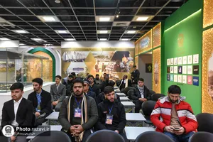 بازدید شرکت کنندگان چهل و یکمین دوره مسابقات بین المللی قرآن کریم از نمایشگاه رواق خدمت
