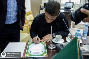 اهدا مدال طلای نوجوانان کشتی آزاد جهان به موزه آستان قدس رضوی