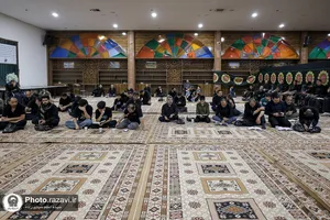 عزاداری شب عاشورای حسینی در باغ اردوگاه خاتون