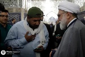غبارروبی ضریح مطهر امام رضا علیه&zwnj;السلام