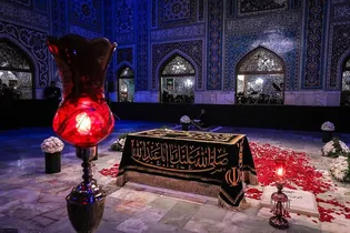 مرقد آقا اینجاست ...