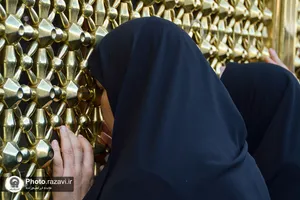 تشرف جمعی از بانوان سرپرست خانواده قمی به حرم مطهر رضوی