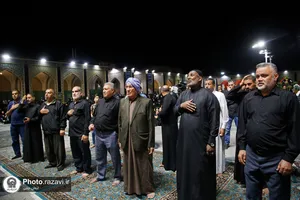 عزاداری زائرین غیر ایرانی در حرم مطهر رضوی