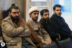 نقد و بررسی کتاب &laquo;خار و میخک&raquo;