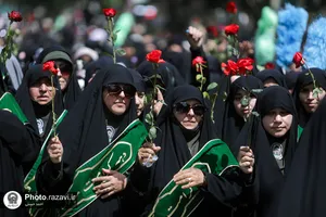 گلباران حرم مطهر رضوی در روز میلاد حضرت معصومه سلام الله علیها