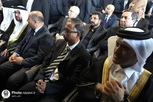 اقامه نماز رهبر انقلاب بر پیکر رئیس&zwnj;جمهور شهید و همراهان گرامی ایشان
