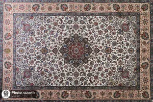 بدرقه فرش&zwnj;های اهدایی آستان قدس رضوی به حرم حضرت معصومه(سلام الله علیها)