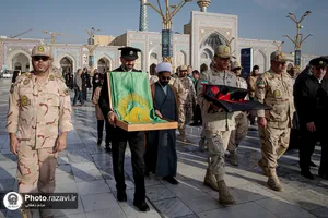 اهدا پرچم حرم مطهر امام حسین علیه السلام به آستان قدس رضوی