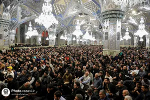 مناجات خوانی سحر&zwnj;گاهی حاج محمود کریمی در حرم مطهر رضوی
