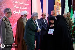 آیین رونمایی از تقریظ حضرت آیت&zwnj;الله خامنه&zwnj;ای بر کتاب "خاتون و قوماندان"