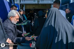 استقبال از زائرین بارگاه منور رضوی در پایانه مسافری مشهد