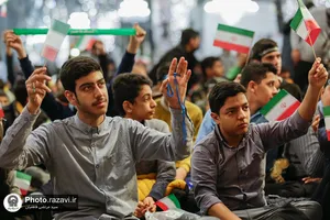 گردهمایی نوجوانان مشهدی به یاد شهدای دانش&zwnj;آموز حرم شاهچراغ
