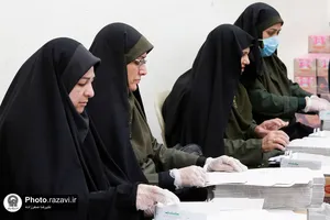 بسته&zwnj;بندی و توزیع افطاری سبک در حرم مطهر رضوی