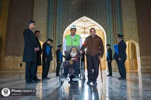 تشرف گروهی زائرین توان&zwnj;یاب به حرم مطهر رضوی