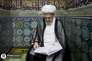 تشرف آیت&zwnj;الله جعفر سبحانی به حرم مطهر رضوی