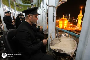 حال و هوای حرم مطهر رضوی در شب میلاد حضرت زهرا (س)