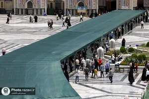 نصب سایه&zwnj;بان موقت در صحن پیامبر اعظم (ص) حرم مطهر رضوی