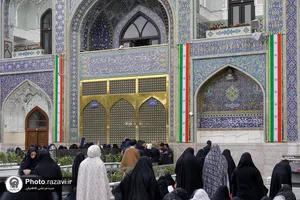 نصب پرچم جمهوری اسلامی ایران در حرم مطهر رضوی