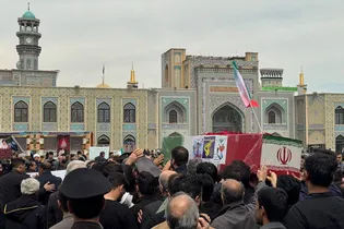 آئین تشییع و خاک‌سپاری پیکر پرستار شهید «حسین عشقی» در حرم مطهر رضوی برگزار شد