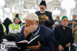 تشرف گروهی زائرین توان&zwnj;یاب به حرم مطهر رضوی