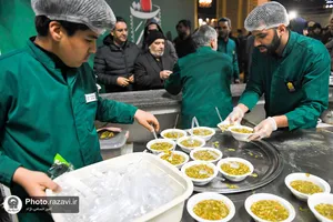 پذیرایی از زائران بارگاه منور رضوی در چایخانه حرم مطهر