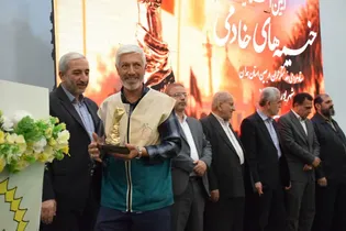 تجلیل از خادمان ۱۱ موکب رضوی همدان در اختتامیه خیمه‌های خادمی