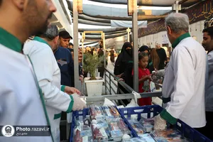 زائران حرم امامین عسکریین مهمان سفره امام رضا علیه&zwnj;السلام