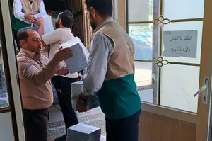 بسته&zwnj;های مهر رضوی چراغ راه دانش&zwnj;آموزان احسان&zwnj;پذیر استان مرکزی + فیلم و تصاویر