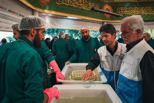 بازدید کارشناسان بهداشت حرم مطهر رضوی از چایخانه‌ها