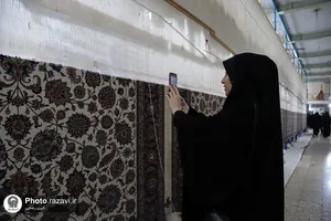 بازدید کارکنان آستان قدس رضوی از شرکت فرش