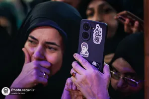 حضور مردم عزادار بر مزار مطهر رهبر شهید انقلاب اسلامی