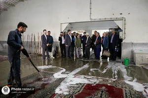 بازدید اعضای فرهنگستان هنر از کارخانه فرش آستان قدس رضوی