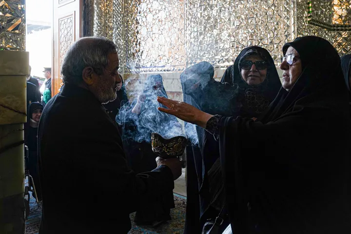 تشرف خانواده شهدا و جانبازان لامرد فارس به حرم مطهر رضوی