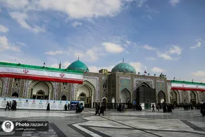 نصب پرچم ایران در حرم امام رضا(علیه&zwnj;السلام)