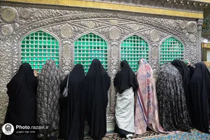 تشرف جمعی از مجروحان لبنانی به حرم مطهر رضوی