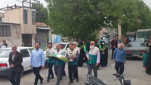 غبارروبی و عطرافشانی گلزار شهدای بروجرد / گزارش تصویری