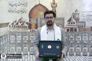اهدای مدال&zwnj; طلای مهدی زابل عباسی به موزه آستان قدس رضوی