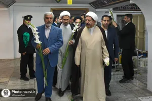غبارروبی مزار شهدای مدفون در حرم مطهر رضوی