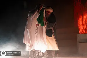 نمایش آئینی &laquo;رد پای خورشید؛ آشناترین غریب&raquo;