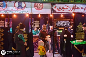 توزیع غذای متبرک حضرت در حرم مطهر رضوی
