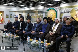 اهدای نشان طلای علمی رضا شریفیان به موزه آستان قدس رضوی