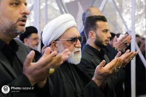 اقامه نماز جمعه در ظهر عاشورا و طنین لبیک یا قرآن درپی هتک حرمت به قرآن