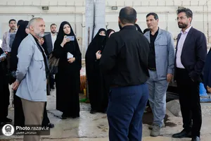 بازدید کارکنان آستان قدس رضوی از کارخانه فرش کنه بیست