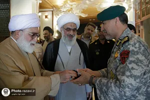 بازدید تولیت آستان قدس رضوی از دستاوردهای ارتش جمهوری اسلامی ایران در دریای بوشهر