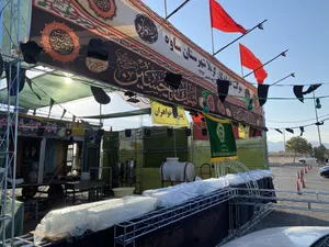موکب جاماندگان کربلا؛ ایستگاه خدمت خادمیاران&zwnj; رضوی در مسیر عشق/گزارش تصویری