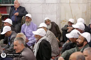 تشرف سالمندان سراسر کشور به حرم مطهر رضوی