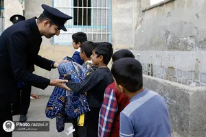 توزیع کاپشن و لوازم التحریر در مدرسه حمزه سیدالشهدا
