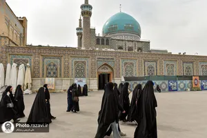 تشرف دانشجویان هنر به حرم مطهر رضوی