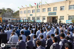 اقامه نماز جماعت دانش آموزان مدارس امام رضا(ع) به امامت آیت الله طباطبایی